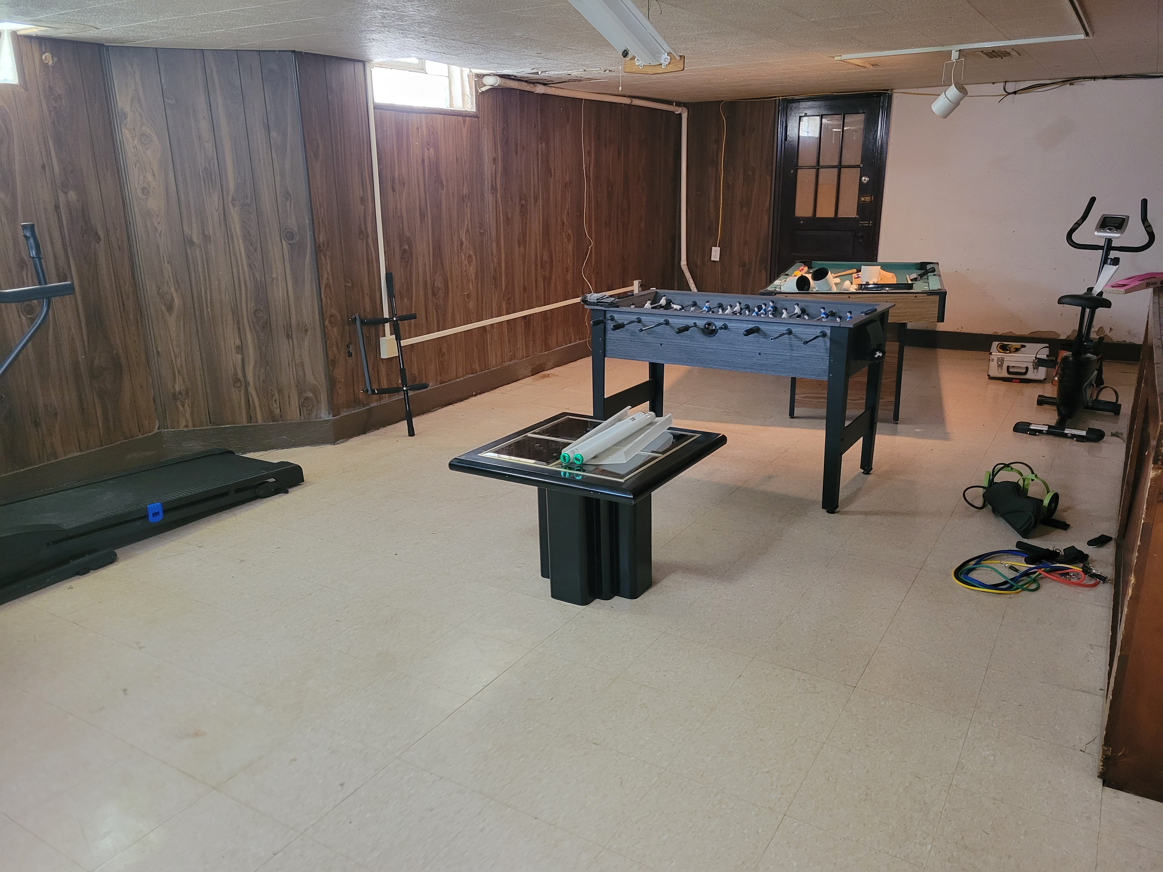 Finished basement with recreation area
